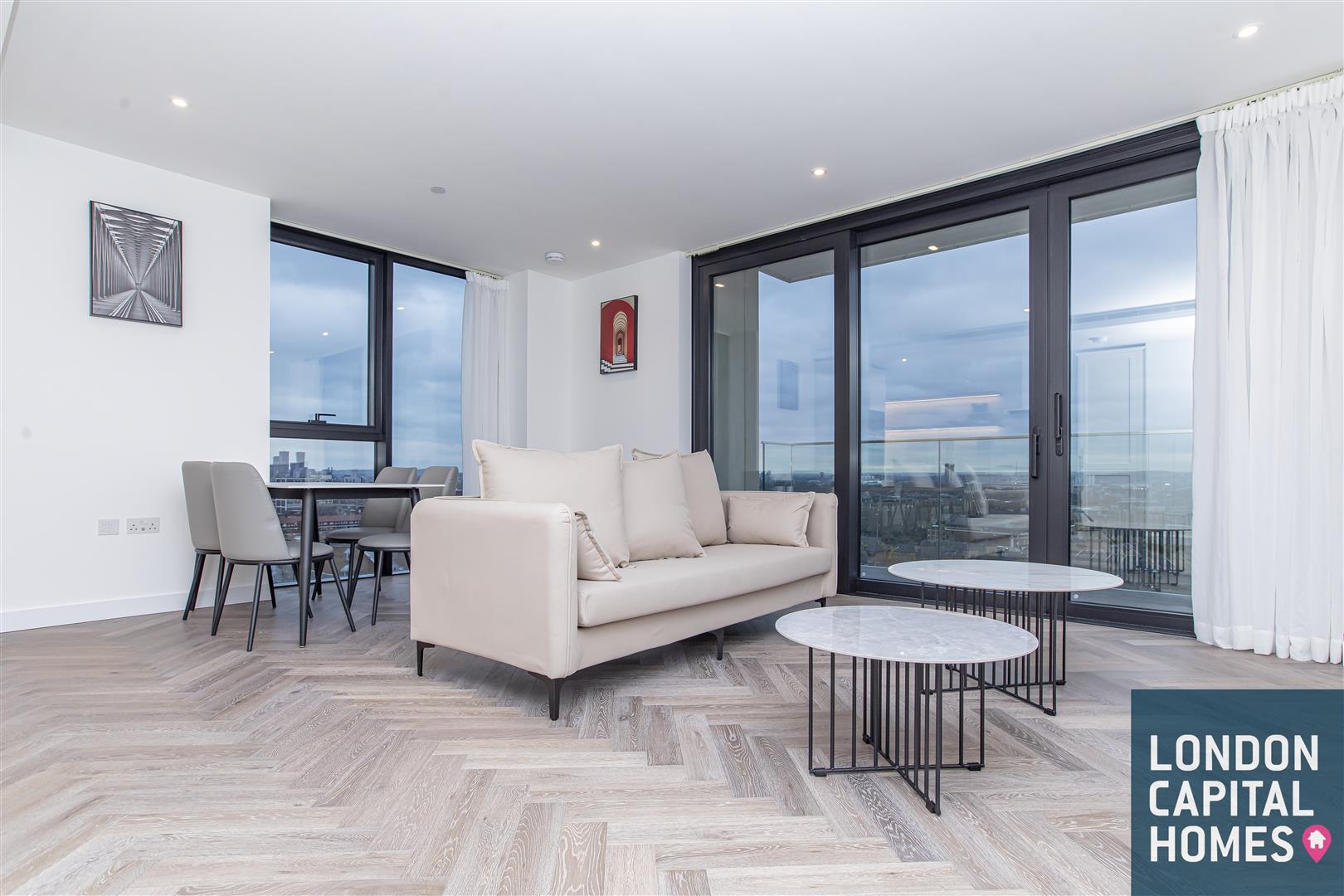 2 bed property in 23 Gauging Square, London